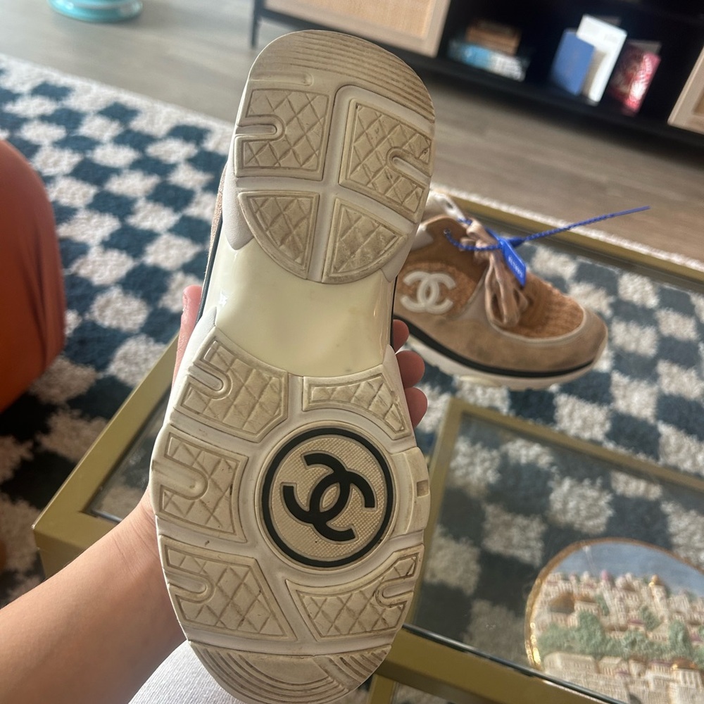 CHANEL Beige and White Sneakers - Picture 4 of 5